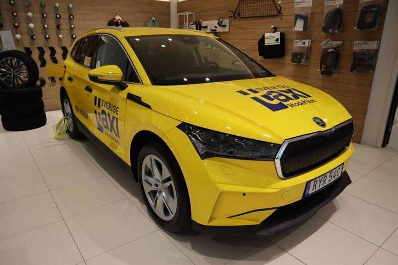 Svart Begagnad 2021 Skoda Enyaq iV SUV | 547 879 kr (Marknadspris) - Bild 1/4