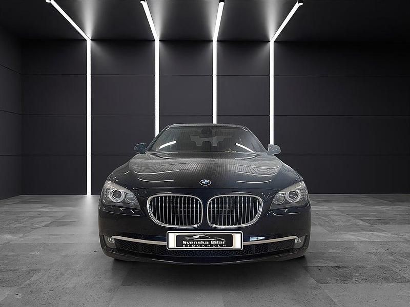 Begagnad BMW 750 408 HK (300 kW) 2010 Blå (imperial blue brilliant metallic) Sedan