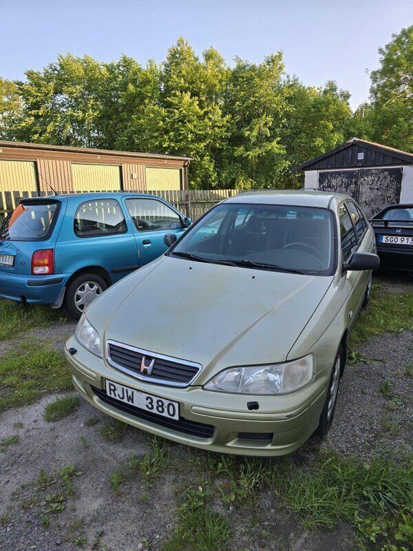 Grön Begagnad 2000 Honda Accord LS Halvkombi | 16 000 kr - Bild 1/4