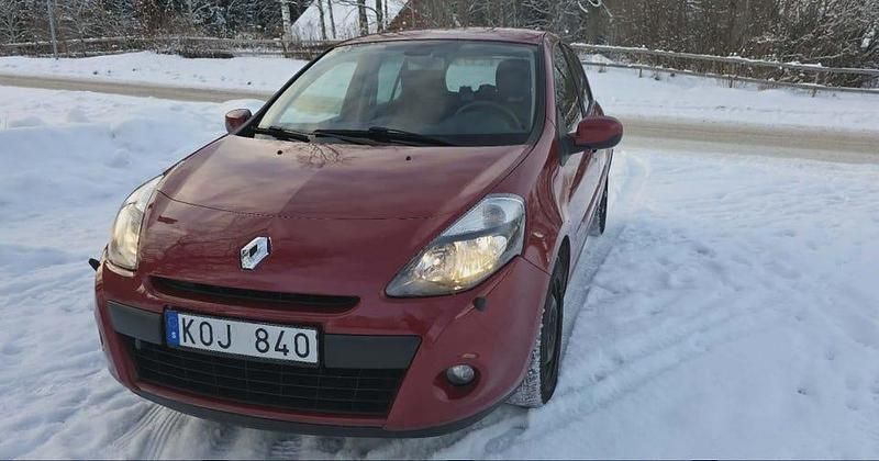 Begagnad 2010 Renault Clio R.S. Halvkombi | 37 000 kr (Marknadspris) - Bild 1/4