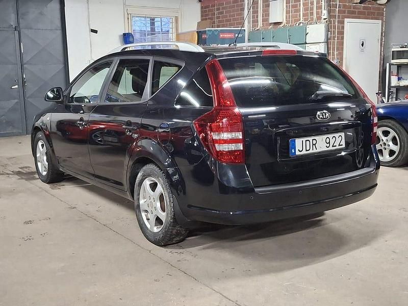 Begagnad Kia Ceed Sportswagon EX 125 HK (91 kW) 2008 Svart Kombi