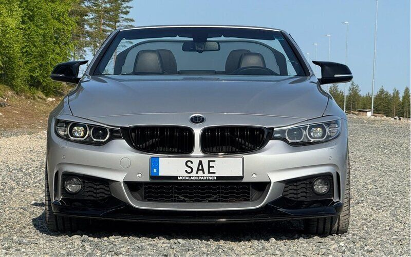 Silver Begagnad 2018 BMW 420 M Sport Cab | 365 000 kr (Lite dyr) - Bild 1/4