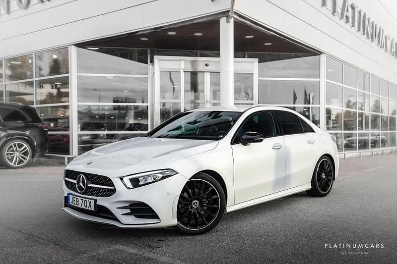 Vit Begagnad 2022 Mercedes A200 Premium Sedan | 359 000 kr (Dyr) - Bild 1/4