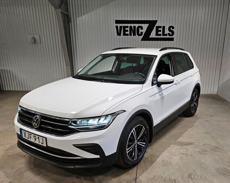 Vit Begagnad 2022 VW Tiguan SUV | 269 000 kr (Marknadspris) - Bild 1/4