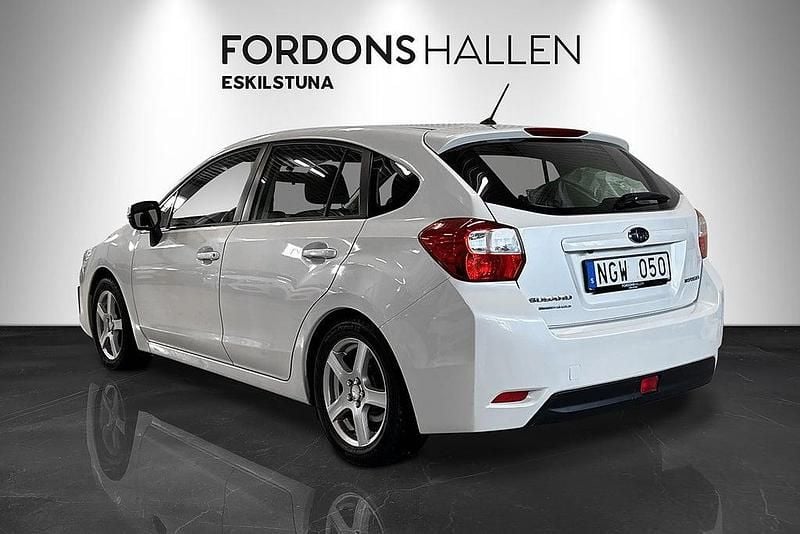 Begagnad Subaru Impreza 114 HK (83 kW) 2013 Vit Halvkombi