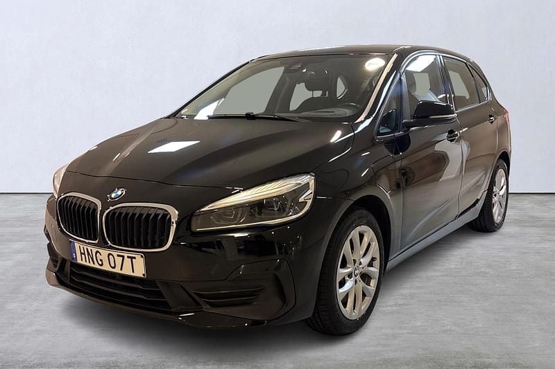 Svart Begagnad 2020 BMW 225 Active Tourer Minibuss | 209 900 kr - Bild 1/4