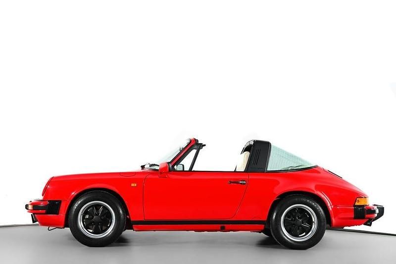 Begagnad Porsche 911 231 HK (169 kW) 1987 Röd Sportkupé