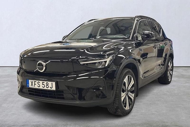 Svart Begagnad 2022 Volvo XC40 Plus SUV | 329 900 kr - Bild 1/4