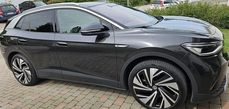 Grå Begagnad 2021 VW ID.4 Pro Performance SUV | 329 000 kr (Lite dyr) - Bild 1/4
