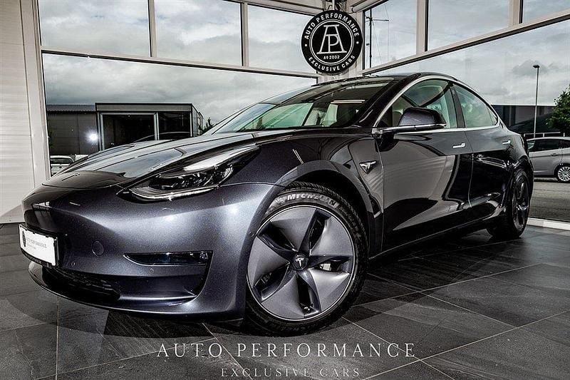 Grå Begagnad 2020 Tesla Model 3 Long Range AWD Sedan | 249 900 kr (Marknadspris) - Bild 1/4