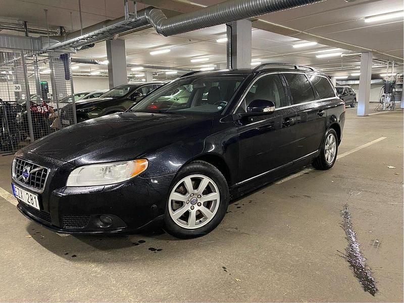Svart Begagnad 2010 Volvo V70 Momentum Kombi | 60 000 kr (Marknadspris) - Bild 1/4