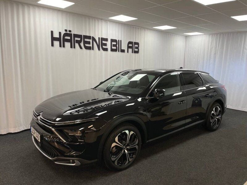 Svart (svart perla nera metallic) Begagnad 2022 Citroën C5 X Shine Sedan | 399 000 kr - Bild 1/4