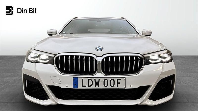 Begagnad BMW 530e M Sport 184 HK (135 kW) 2022 Vit Kombi