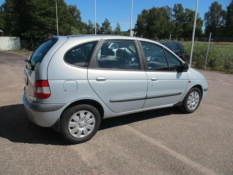 Ljusgrå Begagnad 2001 Renault Scénic Privilege Minibuss | 35 000 kr - Bild 1/2