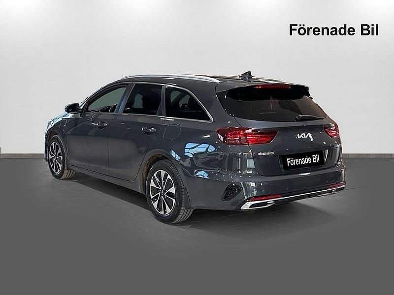Begagnad Kia Ceed Sportswagon 141 HK (103 kW) 2022 Penta metal Kombi