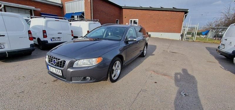 Grå Begagnad 2011 Volvo V70 Summum Kombi | 82 000 kr (Bra pris) - Bild 1/4