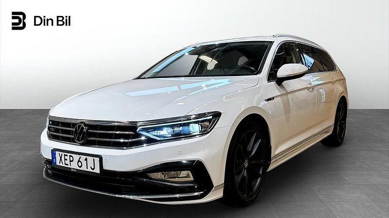 Vit (glacier white metallic) Begagnad 2022 VW Passat Elegance Kombi | 359 900 kr (Dyr) - Bild 1/4