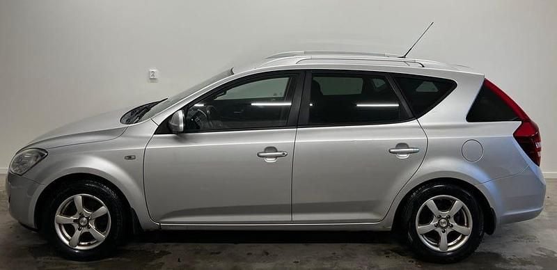Begagnad Kia Ceed Sportswagon EX 125 HK (91 kW) 2008 Silver Kombi