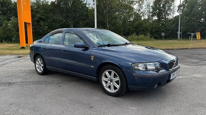 Mörkblå Begagnad 2003 Volvo S60 Business Edition Sedan | 19 800 kr (Marknadspris) - Bild 1/4