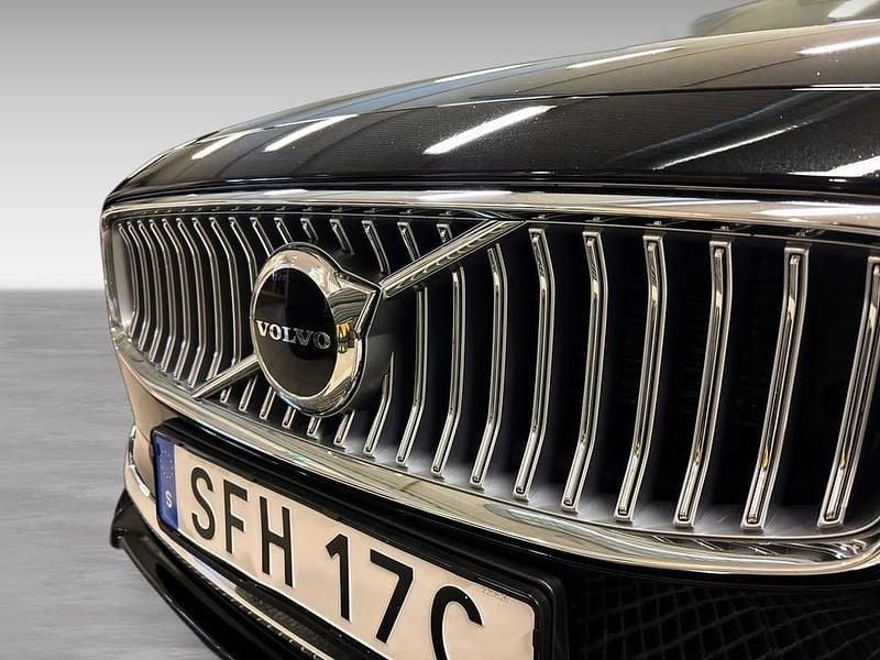 Begagnad Volvo V90 Core 355 HK (261 kW) 2023 Svart Kombi