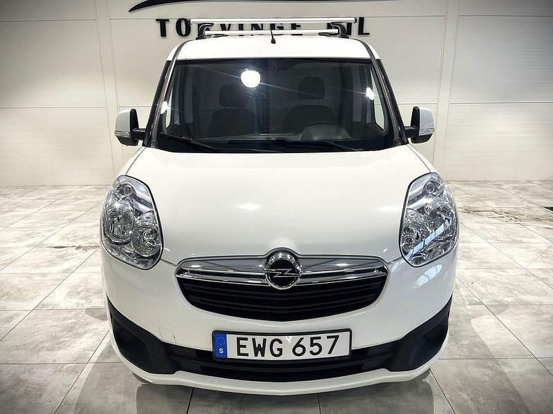 Begagnad Opel Combo 95 HK (69 kW) 2018 Vit Minibuss