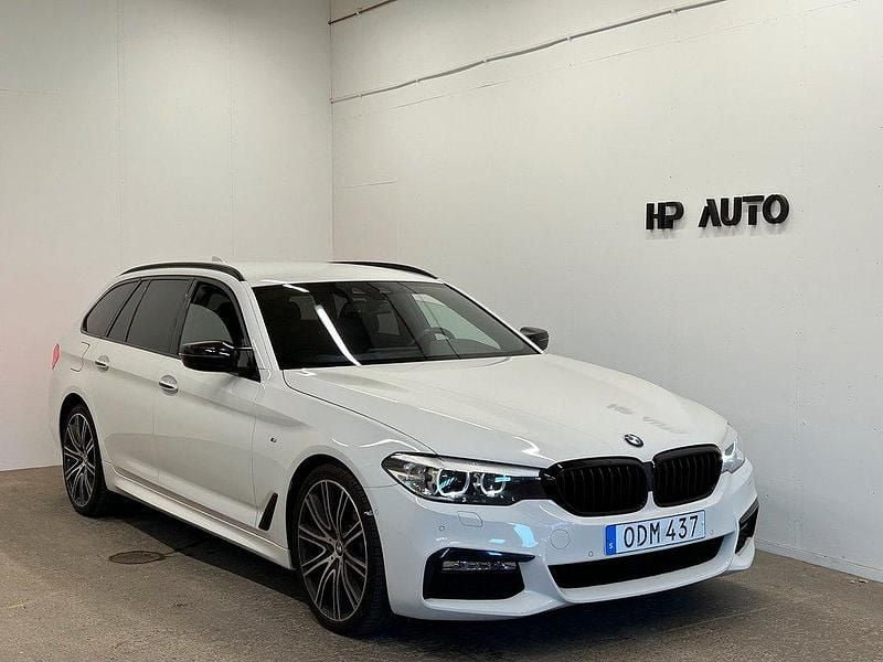 Vit Begagnad 2017 BMW 520 M Sport Kombi | 254 900 kr (Marknadspris) - Bild 1/4