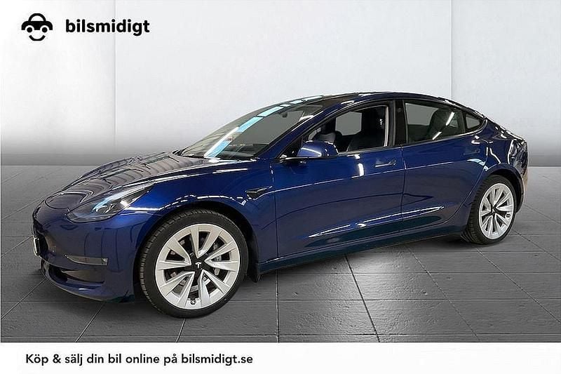 Blå Begagnad 2022 Tesla Model 3 Long Range AWD Sedan | 348 900 kr (Lite dyr) - Bild 1/3