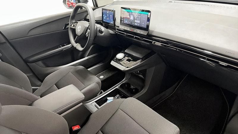 Begagnad MG MG4 EV 125 kW (170 HK) 2024 Silver Halvkombi