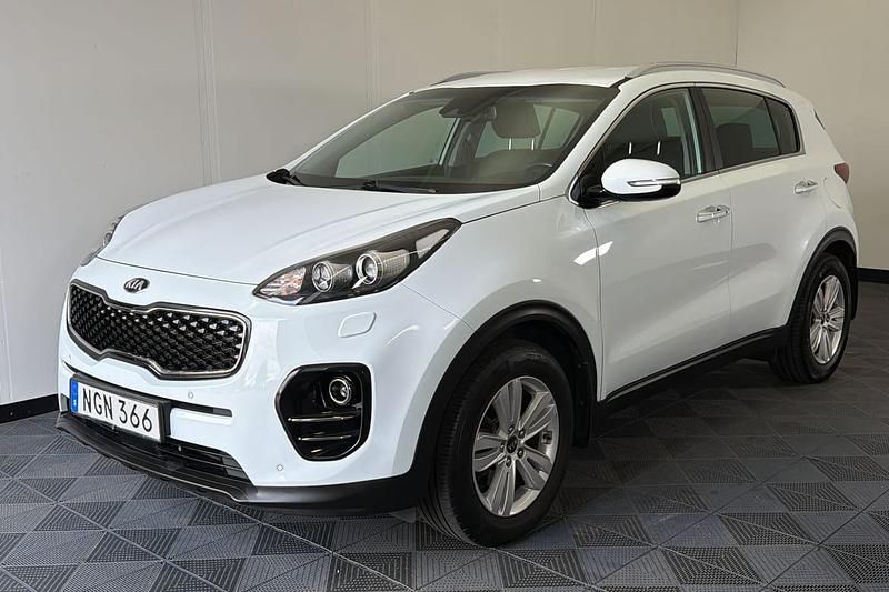 Vit Begagnad 2016 Kia Sportage SUV | 179 500 kr (Bra pris) - Bild 1/4