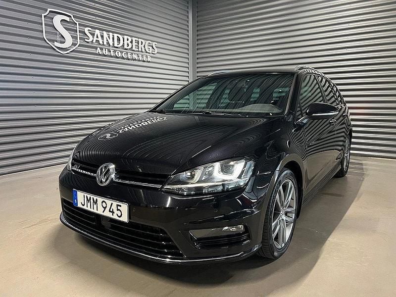 Svart Begagnad 2015 VW Golf VII R-line Kombi | 139 500 kr (Marknadspris) - Bild 1/4