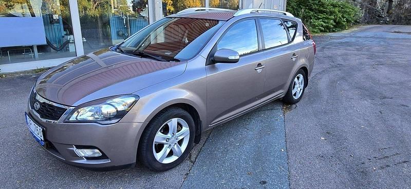 Grå Begagnad 2010 Kia Ceed Sportswagon 4 Kombi | 27 000 kr (Superpris) - Bild 1/4