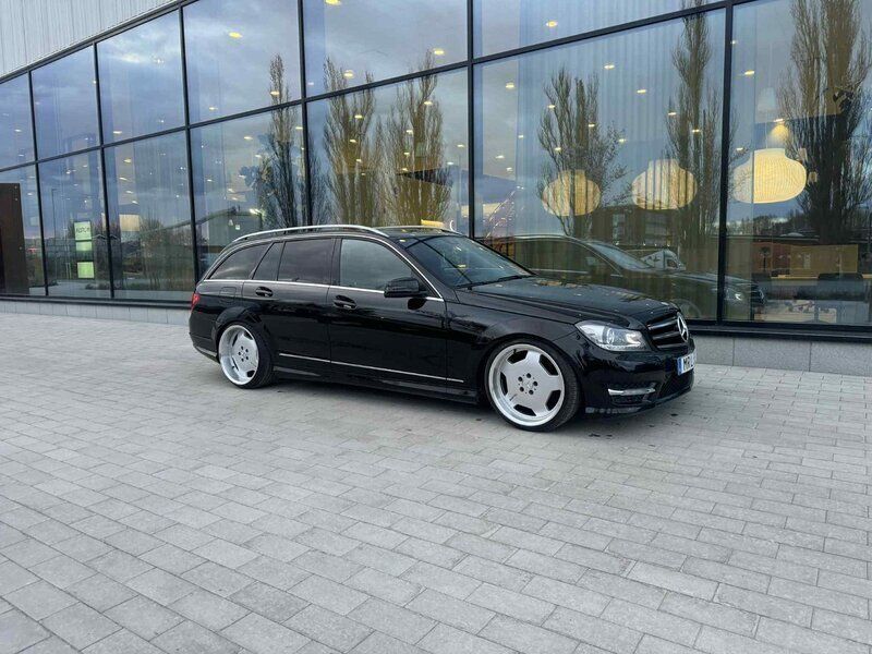 Svart Begagnad 2013 Mercedes C220 AMG Kombi | 130 000 kr (Lite dyr) - Bild 1/4