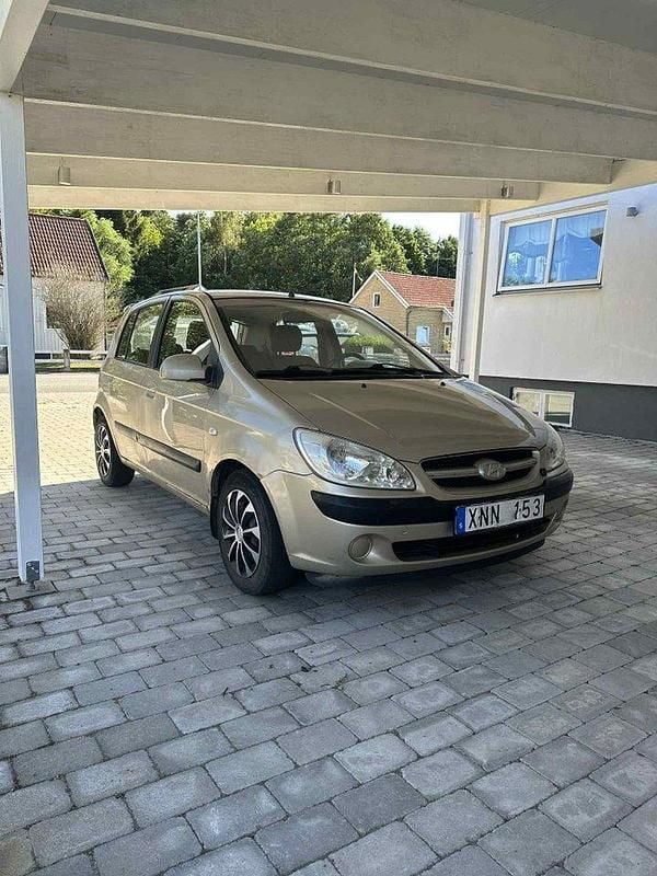 Brun Begagnad 2006 Hyundai Getz Halvkombi | 22 000 kr (Lite dyr) - Bild 1/4