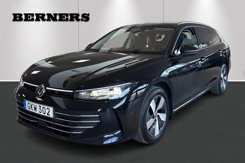 Svart Begagnad 2024 VW Passat Business Kombi | 364 900 kr (Dyr) - Bild 1/4
