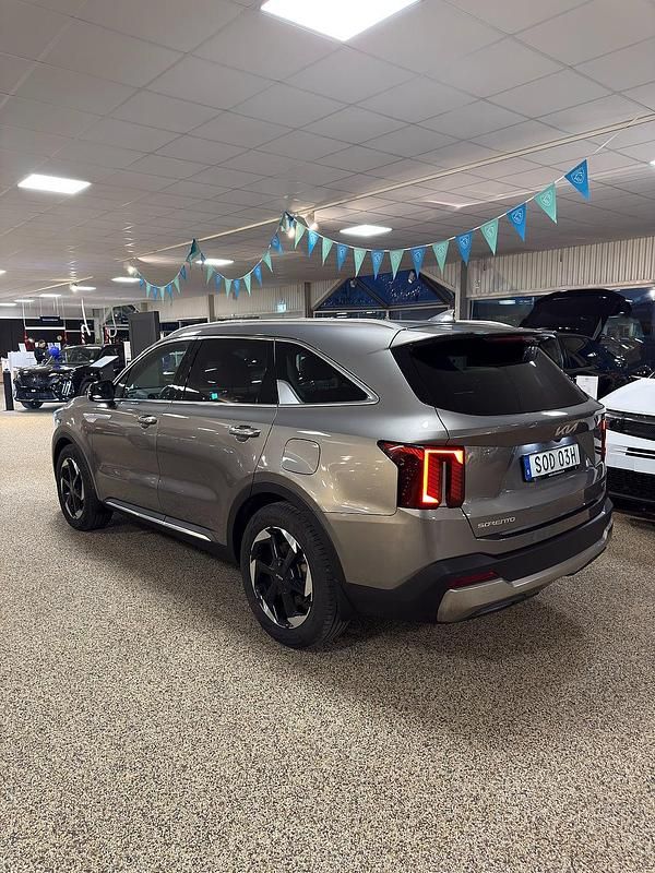 Begagnad Kia Sorento Advance 252 HK (185 kW) 2024 Grå SUV