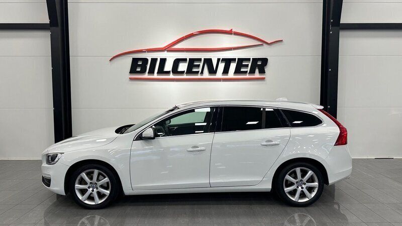 Vit Begagnad 2016 Volvo V60 Summum Kombi | 169 800 kr (Marknadspris) - Bild 1/4