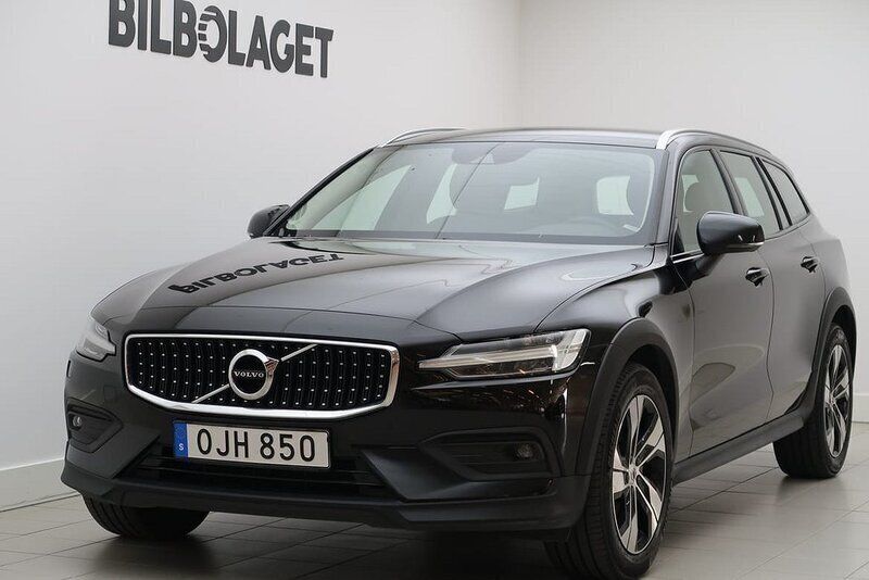 Svart Begagnad 2022 Volvo V60 CC Kombi | 284 800 kr (Bra pris) - Bild 1/4