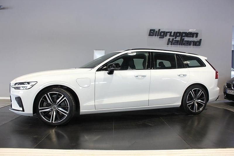 Begagnad Volvo V60 R-Design 253 HK (186 kW) 2020 Vit Kombi