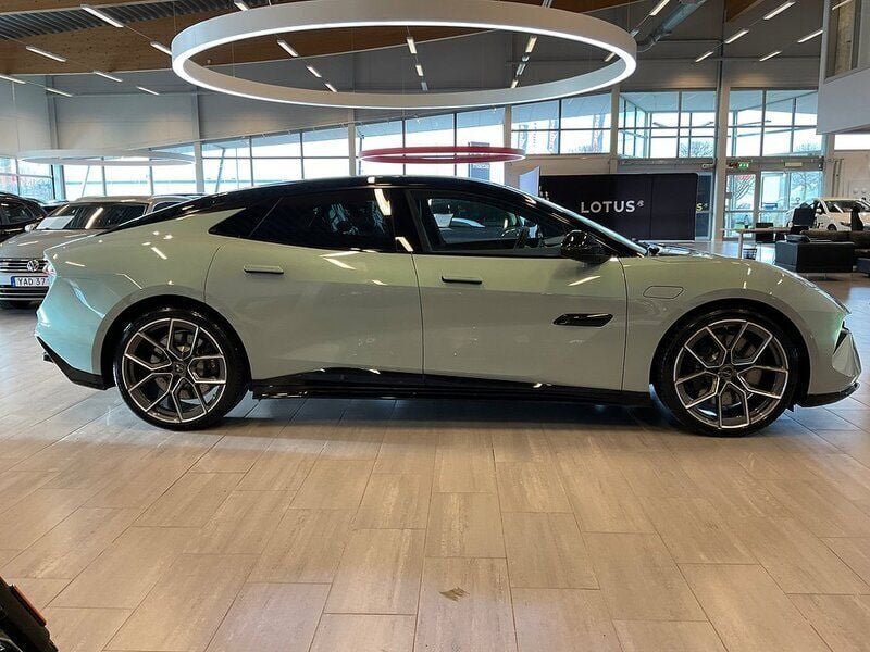 Begagnad Lotus Emeya 450 kW (612 HK) 2024 Grön Halvkombi