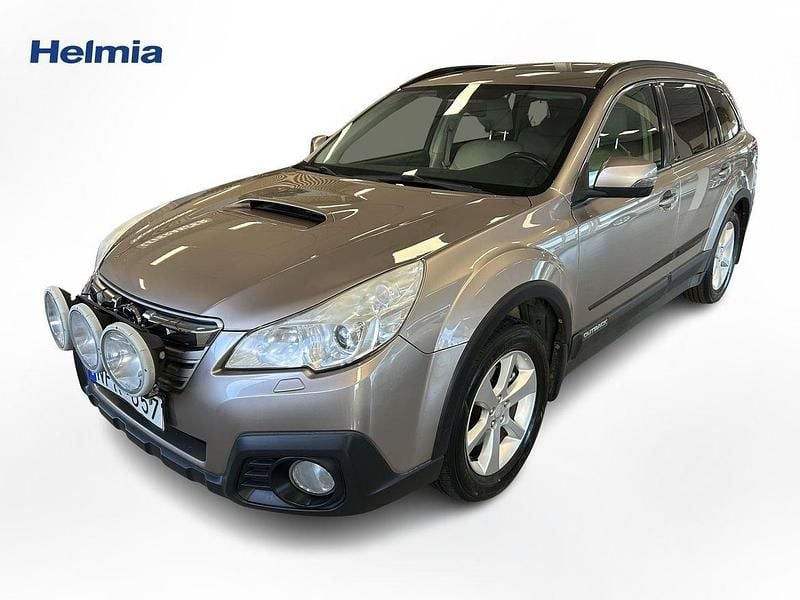 Ljusbrun (brun) Begagnad 2013 Subaru Outback Kombi | 125 900 kr (Marknadspris) - Bild 1/4
