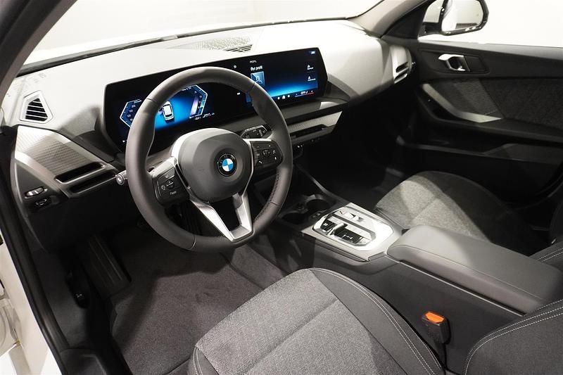 Begagnad BMW 120 M Sport 2026 Vit Halvkombi