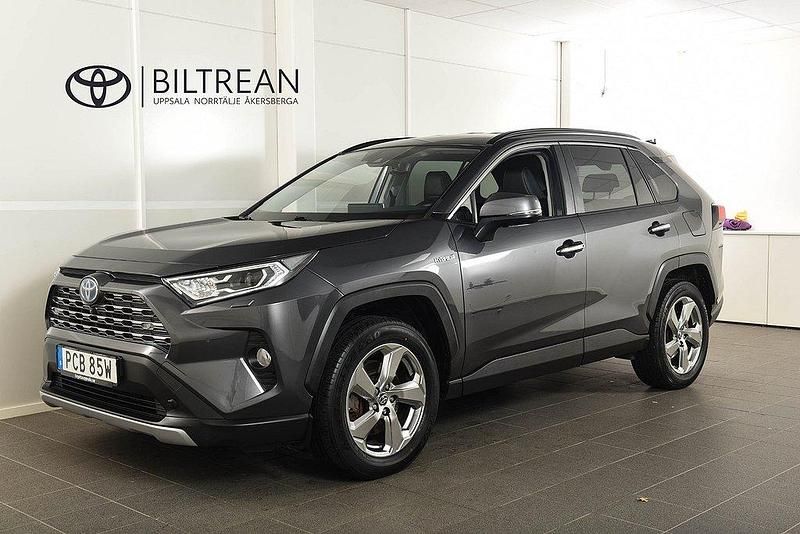 Mörkgrå Begagnad 2020 Toyota RAV4 Hybrid Executive SUV | 344 900 kr (Marknadspris) - Bild 1/4