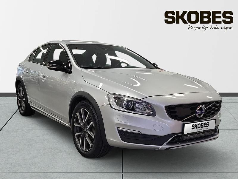 Silver Begagnad 2016 Volvo S60 CC Summum Sedan | 224 500 kr (Marknadspris) - Bild 1/4