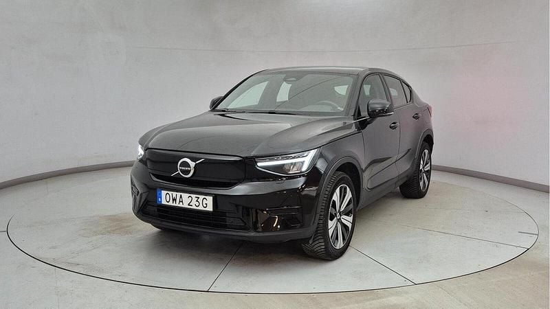 Svart Begagnad 2023 Volvo C40 Core SUV | 347 500 kr (Marknadspris) - Bild 1/4