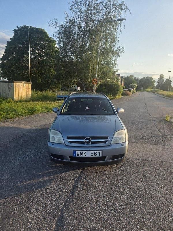 Grå Begagnad 2005 Opel Vectra Kombi | 12 500 kr (Marknadspris) - Bild 1/4
