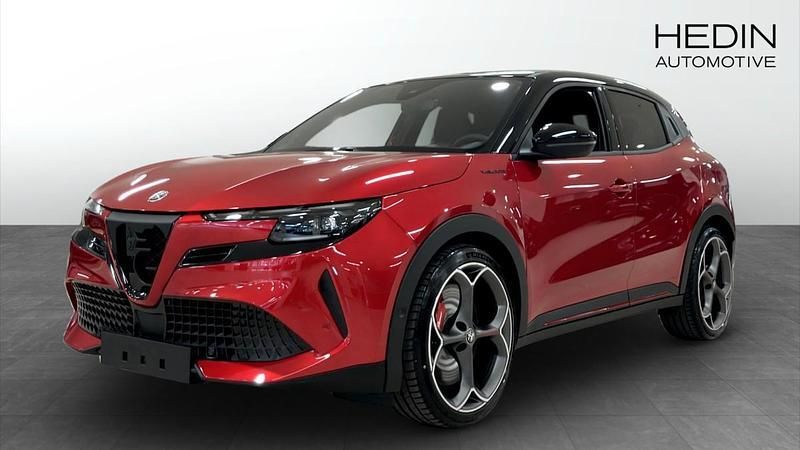 Röd (red) Ny 2025 Alfa Romeo Junior Veloce Halvkombi | 486 800 kr - Bild 1/4