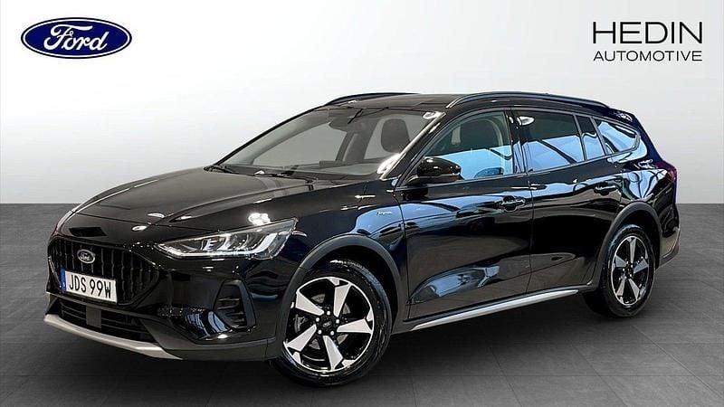 Svart (black) Begagnad 2023 Ford Focus Active Kombi | 229 900 kr (Superpris) - Bild 1/4