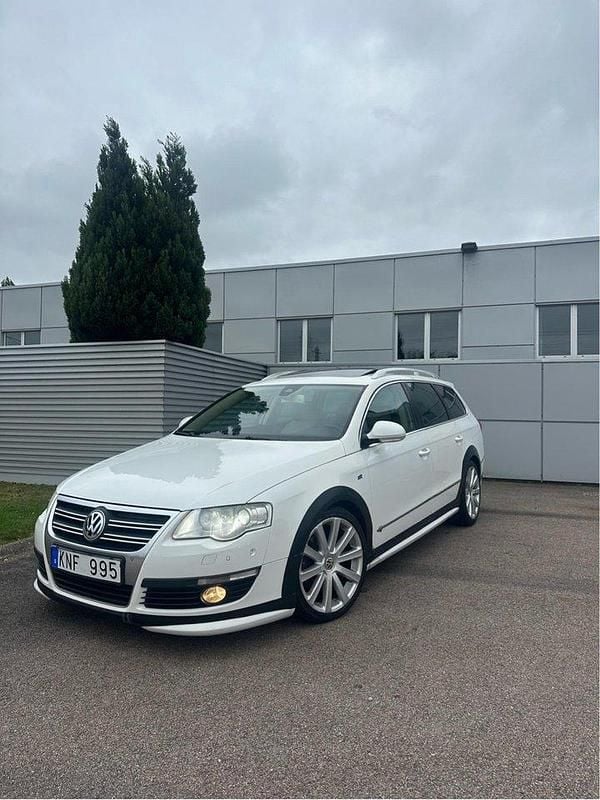 Vit Begagnad 2010 VW Passat R-line Kombi | 38 900 kr (Marknadspris) - Bild 1/4