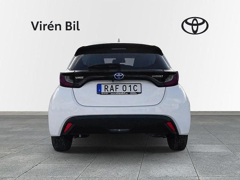 Begagnad Toyota Yaris Hybrid Active 117 HK (86 kW) 2022 Vit Halvkombi