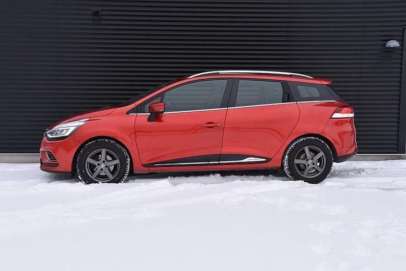 Begagnad Renault Clio GrandTour Intens 90 HK (66 kW) 2019 Röd Kombi